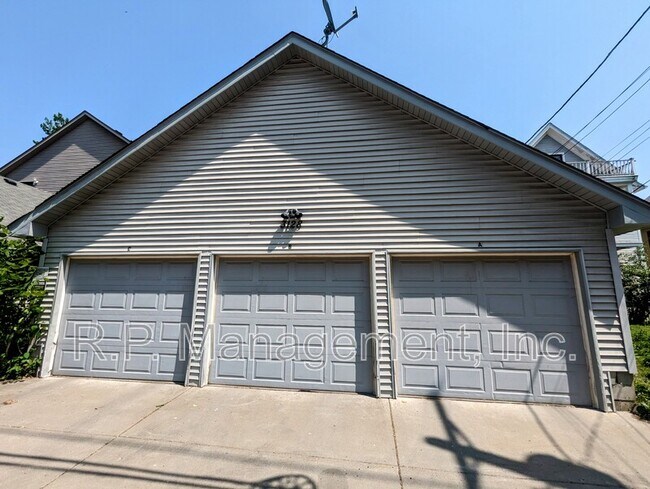Building Photo - 3128 Lyndale Ave S