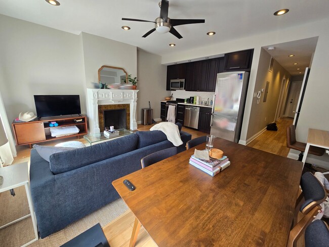 Primary Photo - Beautiful bright modern 1 bedroom in the h...