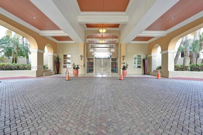 Building Photo - 520 SE 5 Ave