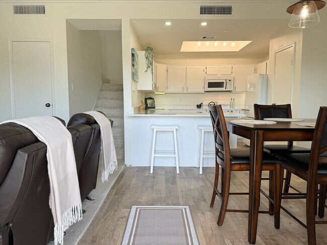 Building Photo - 921 Marine Dr