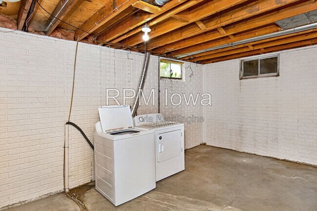 Building Photo - 1614 NW Applewood St