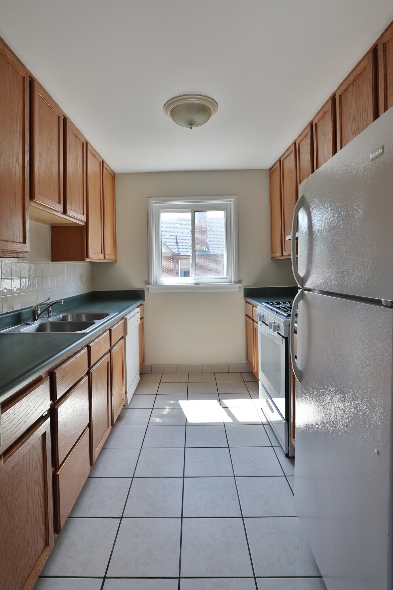 Building Photo - 3248 Indianola Ave