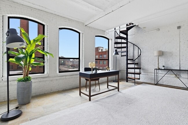 Building Photo - 121-123-123 Beach St