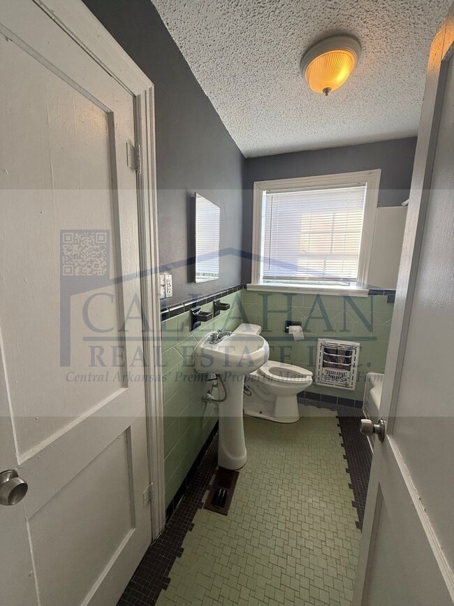 Building Photo - Capitol Hill 2 Bedroom