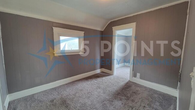 Building Photo - 3058 W 116th St