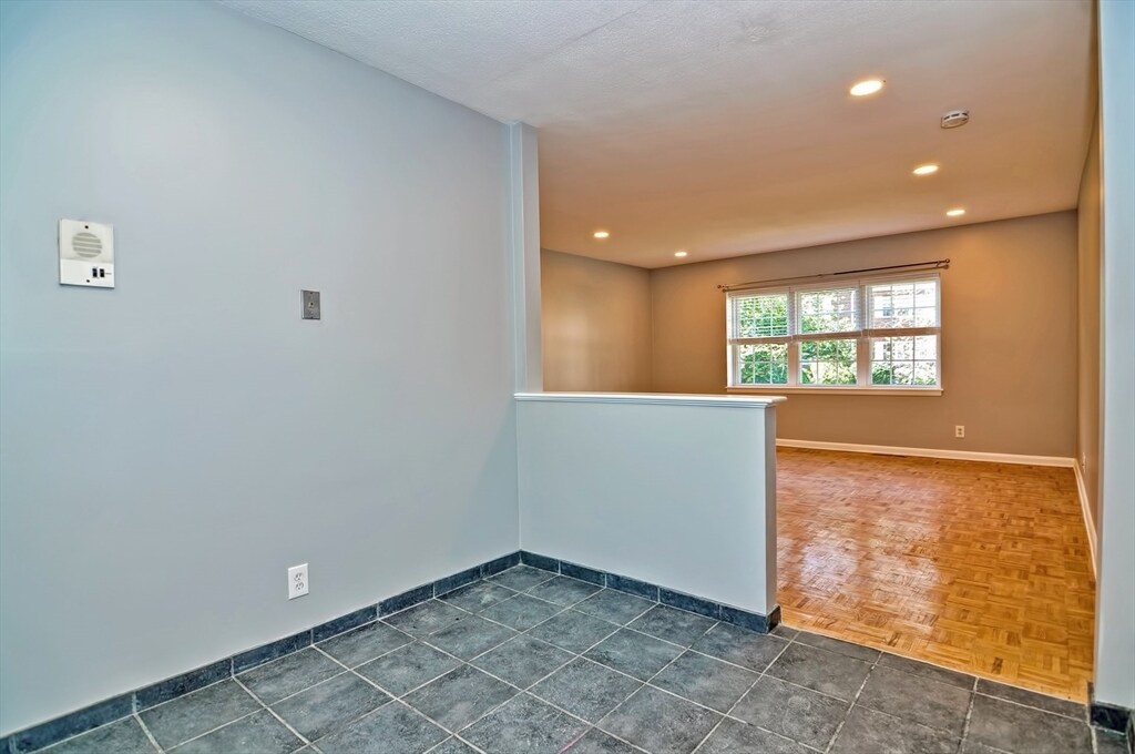 Building Photo - 35 Lake Shore Ct