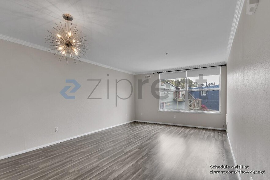Building Photo - 8400 Oceanview Terrace