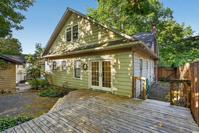 Building Photo - 3434 NE 18th Ave