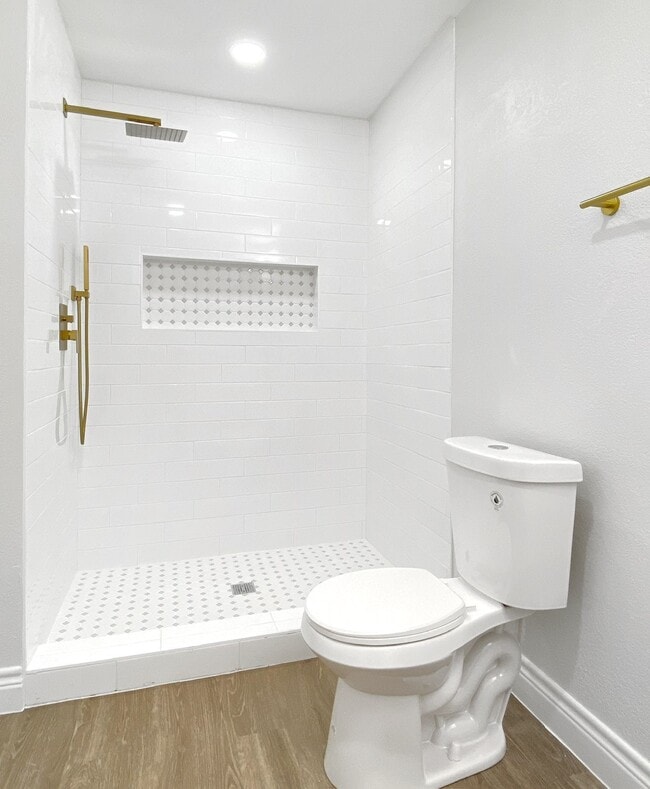 Building Photo - 810 Avenue D