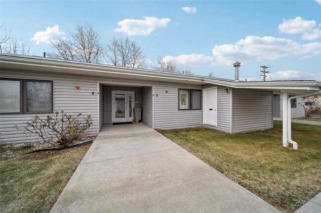 Building Photo - 131 Shady Ln