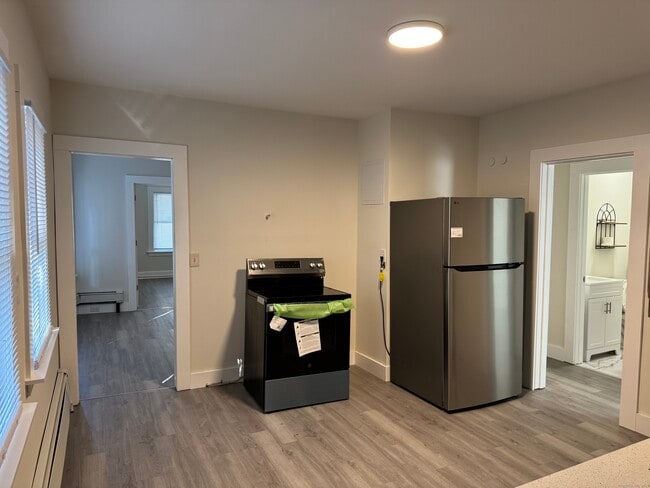 Building Photo - 393 Newhall St