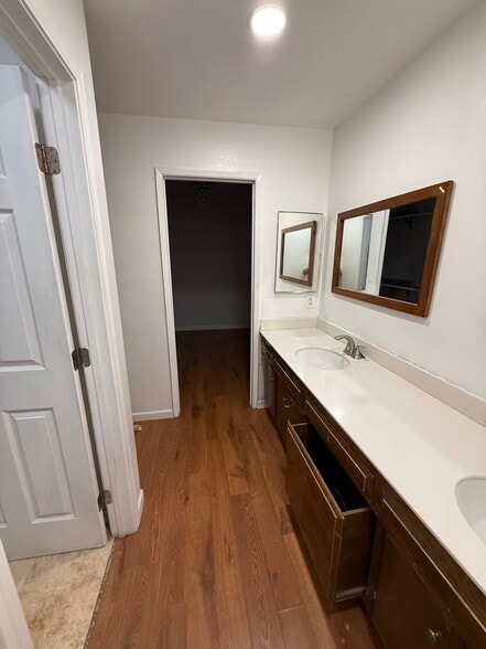 Building Photo - 1868 Cherokee Dr