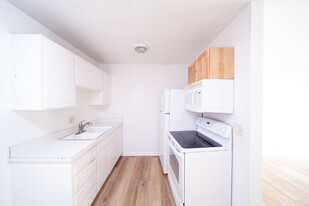 Building Photo - 2134 Fairfax Ave