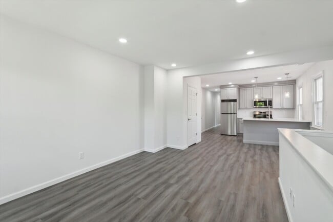 Building Photo - 146 Nassau St