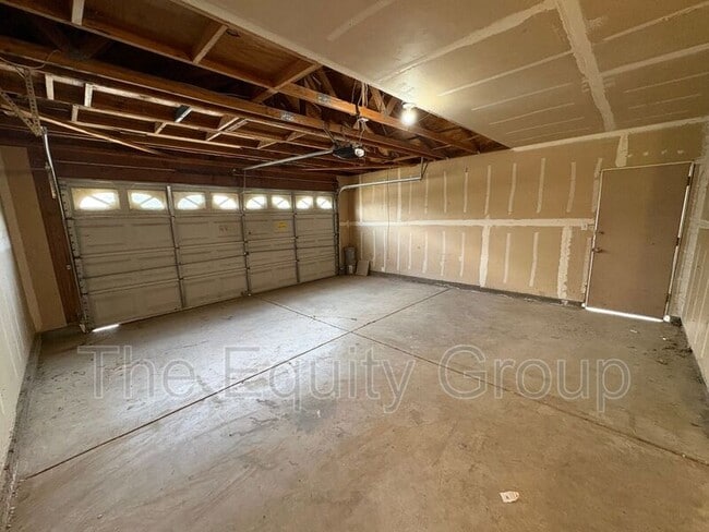 Building Photo - 723 N Simon St