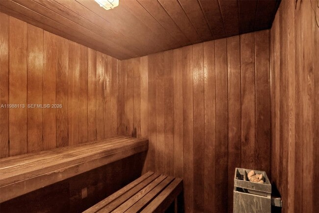 Building Photo - 2201 Brickell Ave