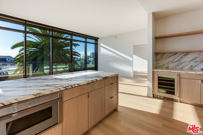 Building Photo - 700 Broadway