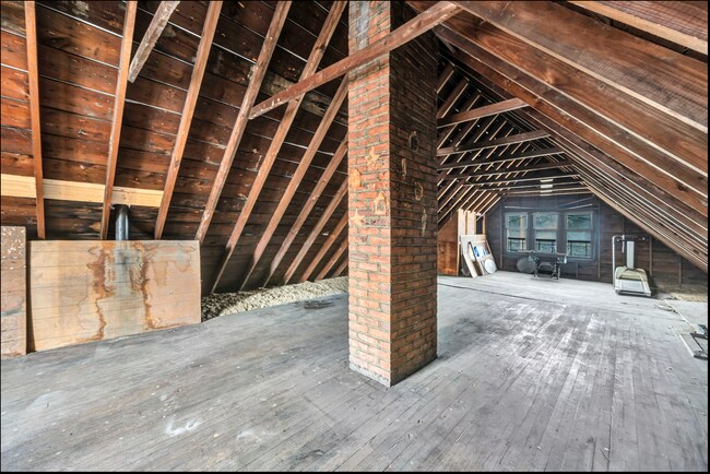 Building Photo - 12730 Barrington Ave