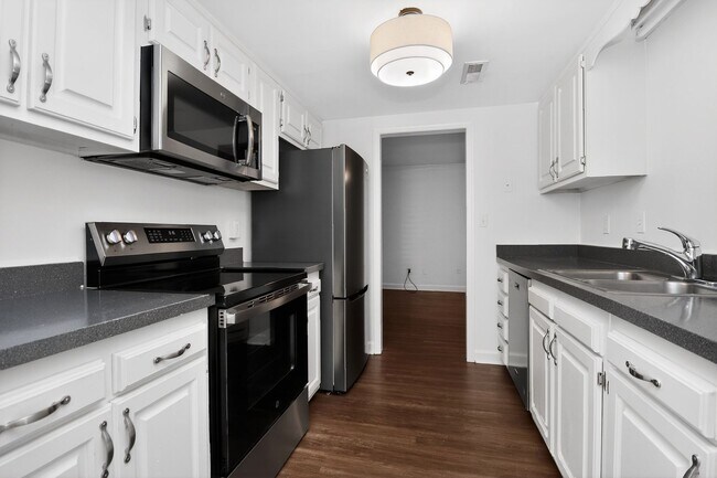 Building Photo - 1819 Sabrina Ct