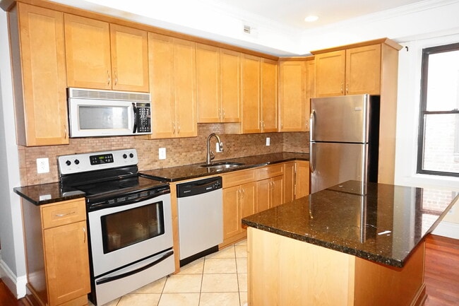 Building Photo - Charming 2 Bedroom/1 Bathroom Apartment in Reservoir Hill, MD!