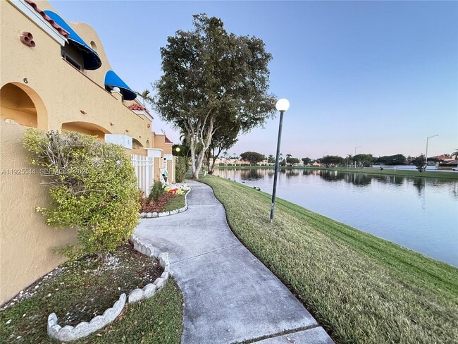 Building Photo - 8570 NW 3rd Ln