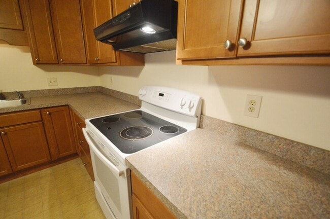 Building Photo - Holden: 2 Bed 1 Bath, Heat & Hot Water Inc...