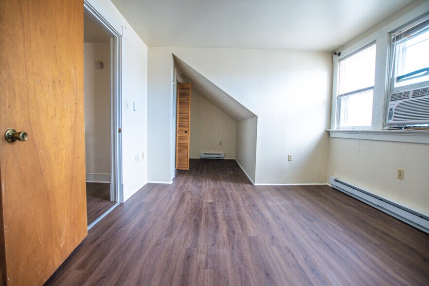 UNIT B BEDROOM LEFT SIDE NOOK - 813 N Market St