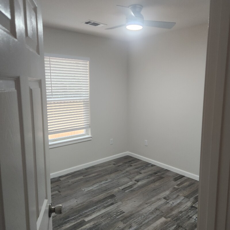 Building Photo - 143 Hoover Dr