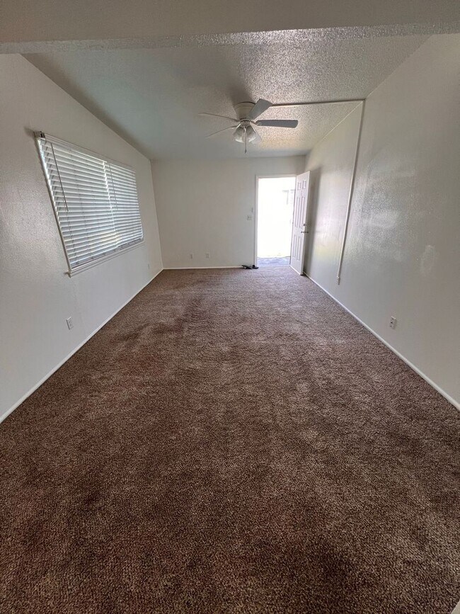 Building Photo - Single story 1 bedroom / 1 bath apartment