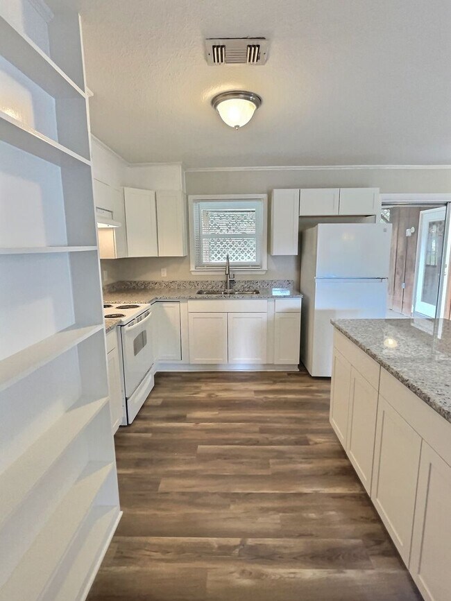 Building Photo - Updated 3-Bedroom Home in Ocean Springs!