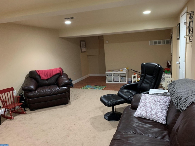 Building Photo - 555 CHESTNUT