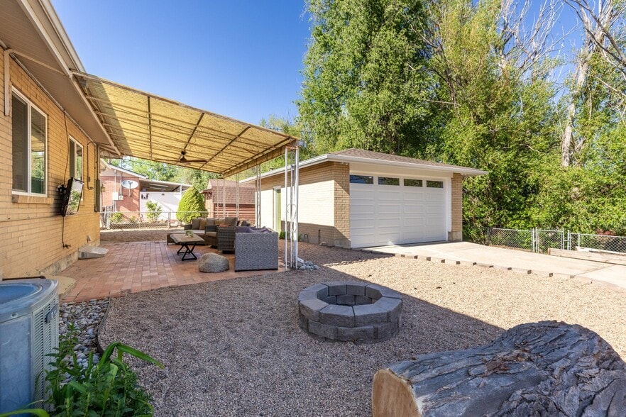 Building Photo - 6110 Brooks Dr