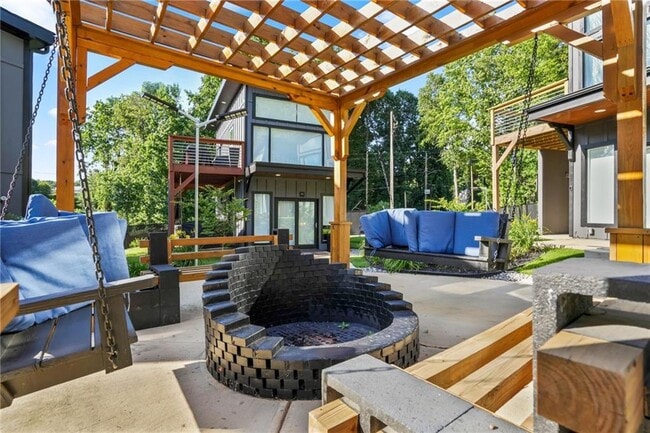 Building Photo - 3120 Godby Rd