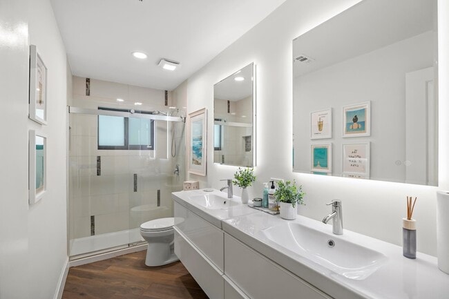 Building Photo - 845 NE Mulberry Dr