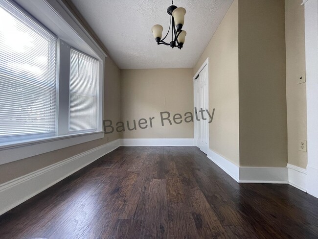 Building Photo - Three Beds, One and a Half Baths