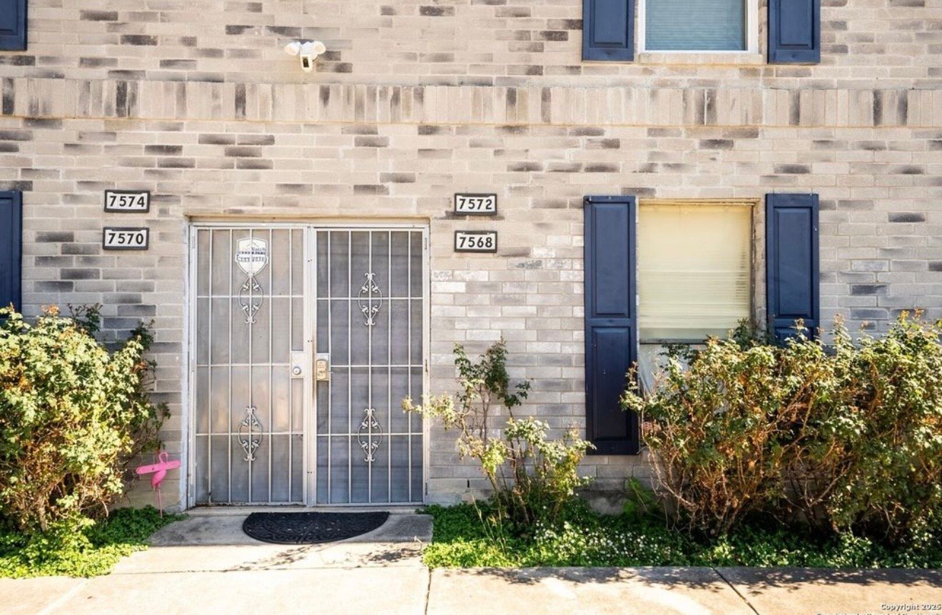 Building Photo - 7568 Windsor Oaks