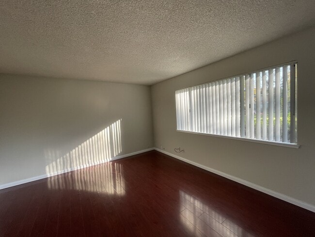 Building Photo - 1575 Drake Dr