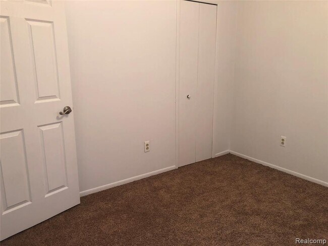 Building Photo - 18633 Negaunee