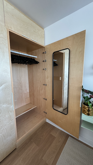 Large wardrobe - 445 Kaiolu St