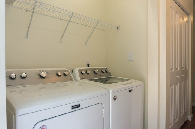 Building Photo - Beautiful Home in Prime West Asheville