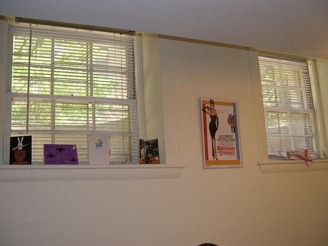 Building Photo - 120 Riverway St