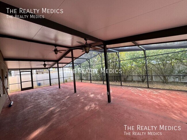 Building Photo - 1328 Karok St