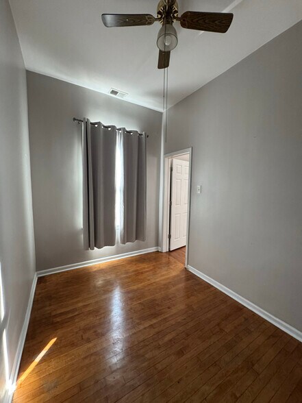 Building Photo - 1858 W 21st Pl