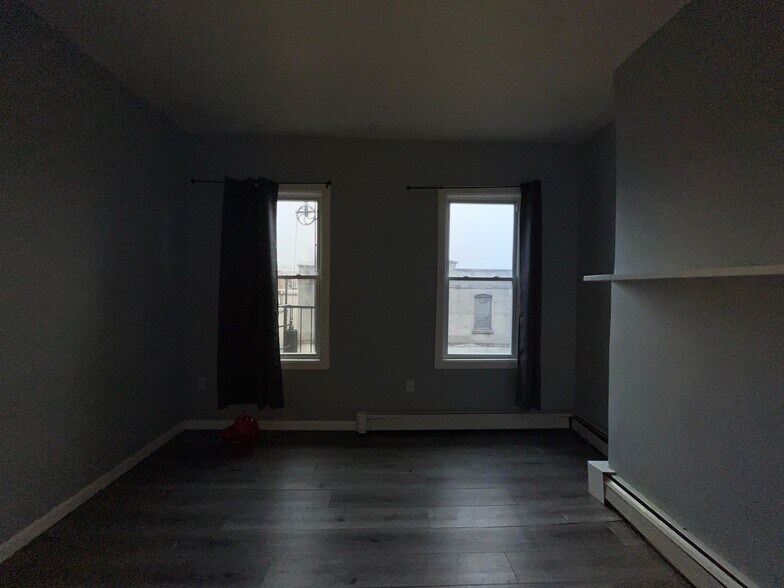 Building Photo - 485 Mercer St