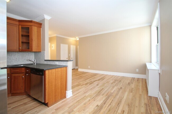 Building Photo - 111 7th St