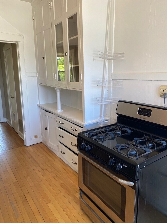 Building Photo - 3103 N Racine Ave