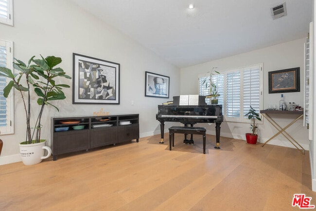 Building Photo - 1220 Dincara Rd