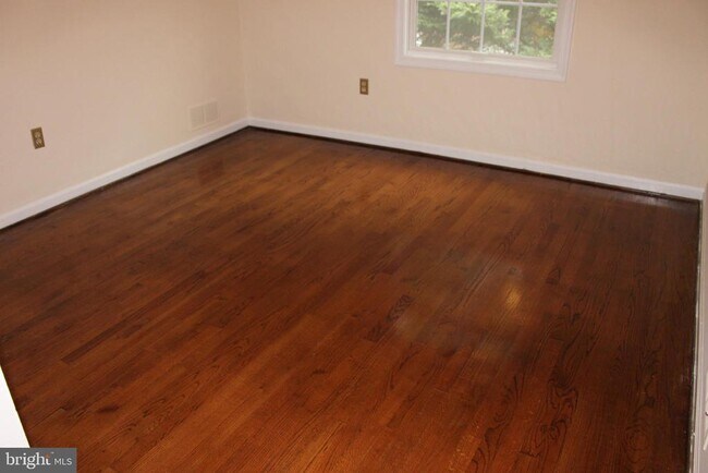 Building Photo - 6210 Cottonwood St