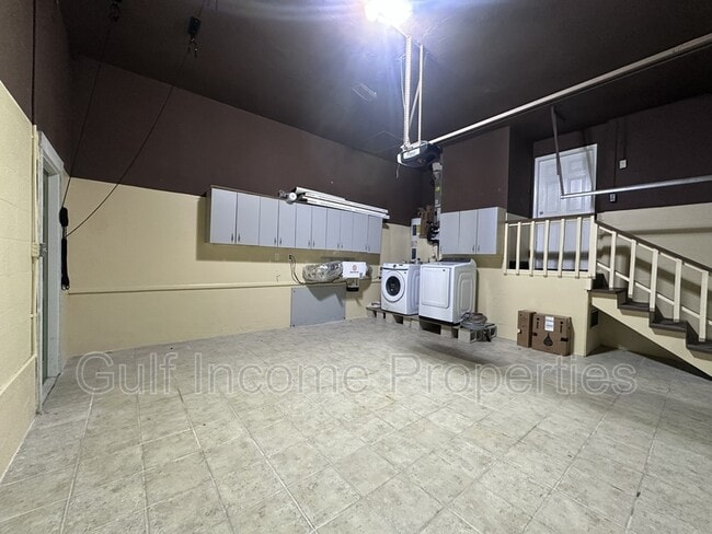 Building Photo - 354 5th St Ct E