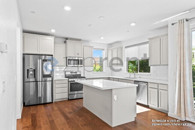 Building Photo - 5876 Cadence Ave